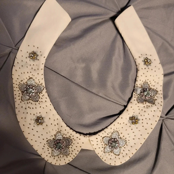 LC Lauren Conrad creamy white/ off white blouse with removable collar - Picture 9 of 9